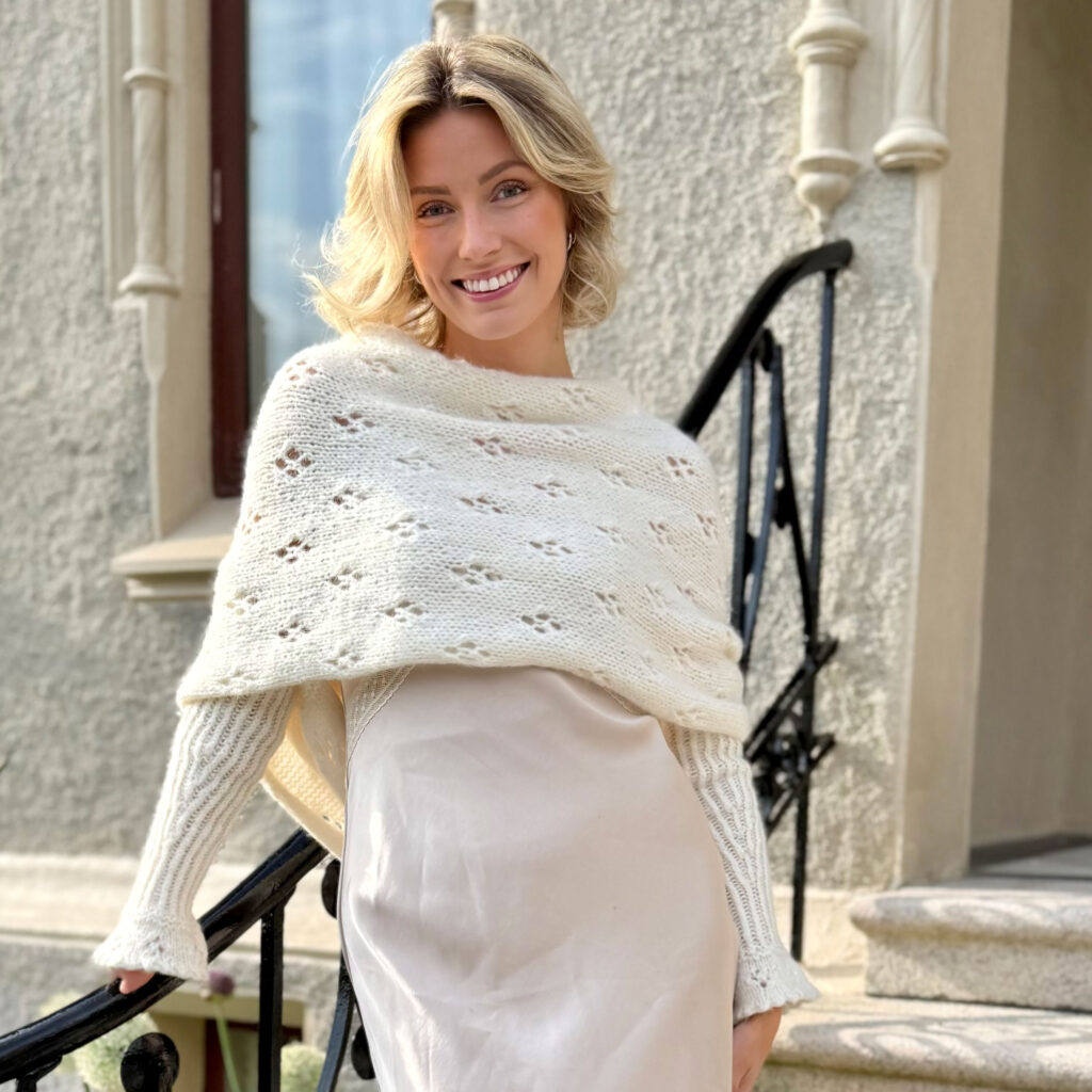 Cloud-Soft Eyelet Sleeve-Scarf
